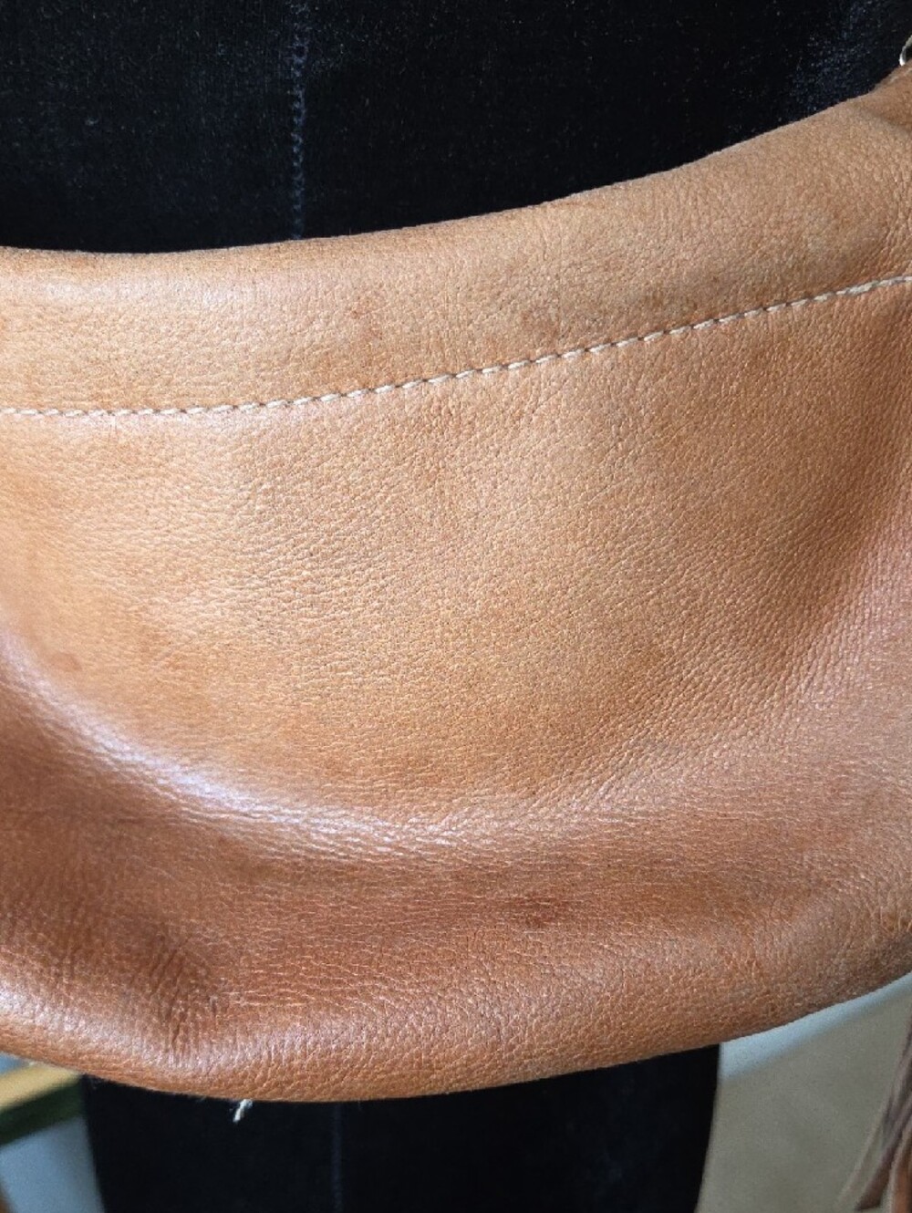 HELEN Express Sling/Hobo Bag - Picture 3 of 9